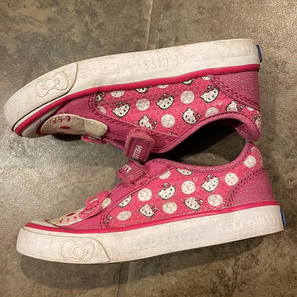5 for $25🎈Hello kitty keds